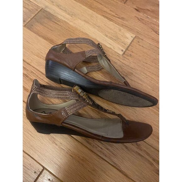 Mia women’s brown beaded Greek slip on open toed low wedge sandal size 6.5 - Picture 9 of 9